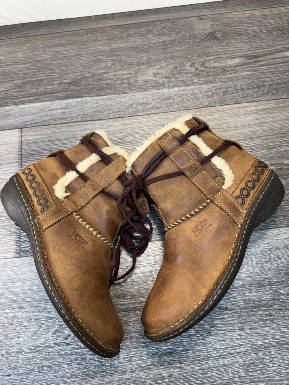 UGG Women’s Brown Leather Shearling-Lined Ankle Booties SZ 7 (h164)
